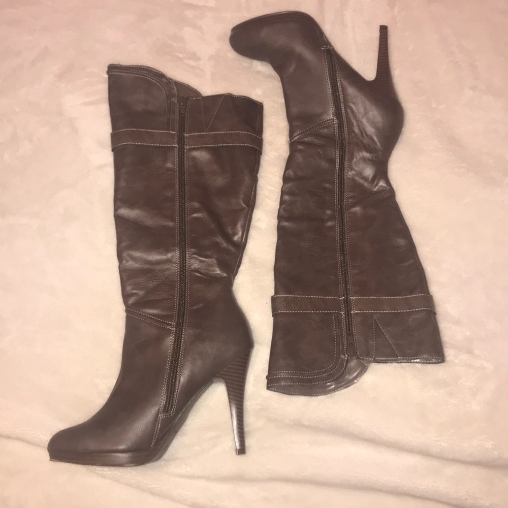 Knee High Boots ⭐️WORN TWICE ⭐️